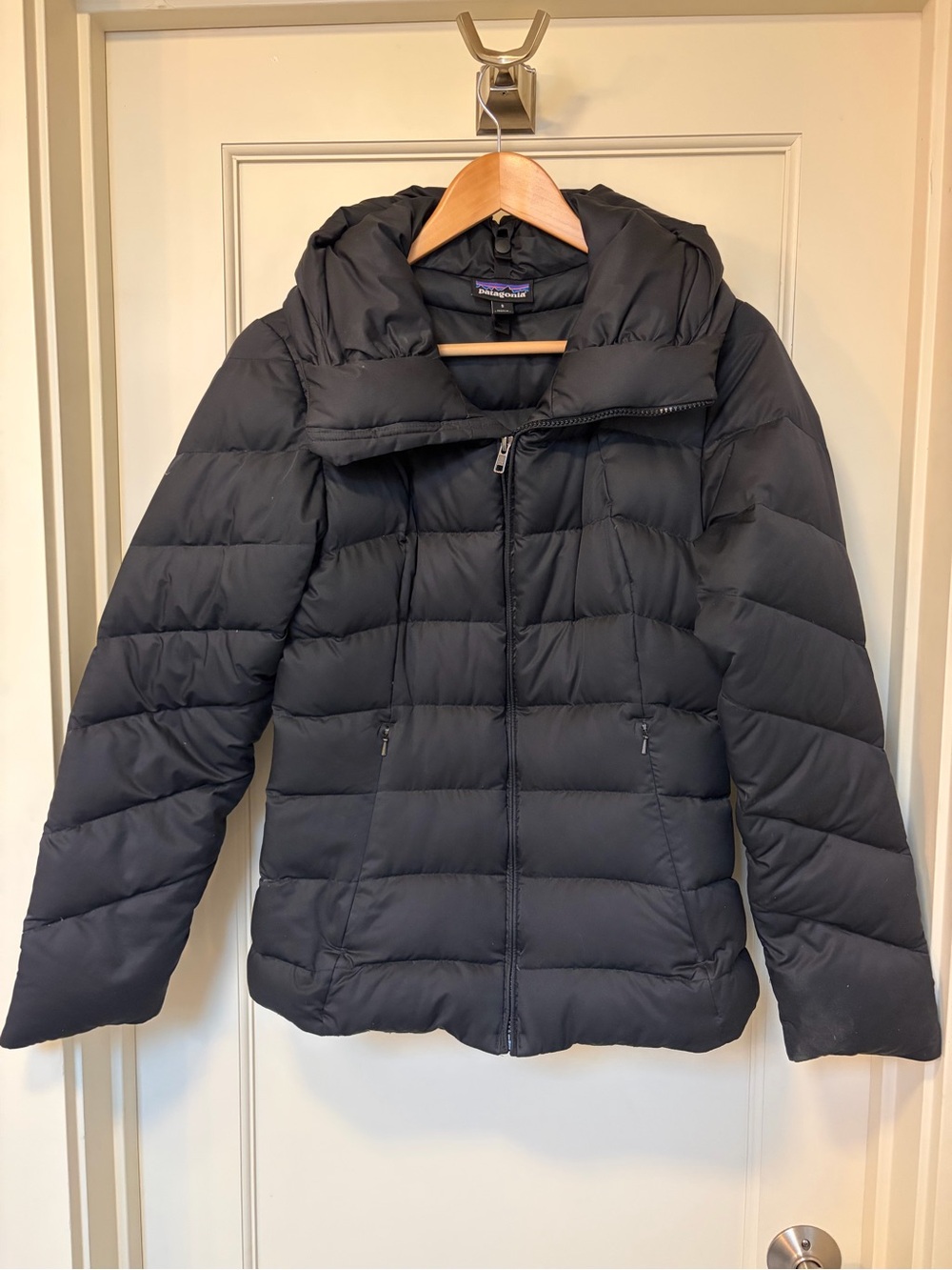 Patagonia Black Quilted Women's Hooded Puffer Jacket